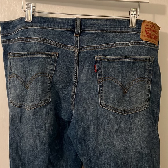 Levi’s Boyfriend Crop Jeans! - Picture 6 of 7